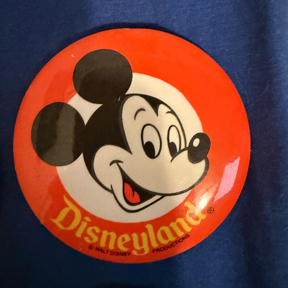 Disneyland Collectors Button lot of 6. - Picture 5 of 9